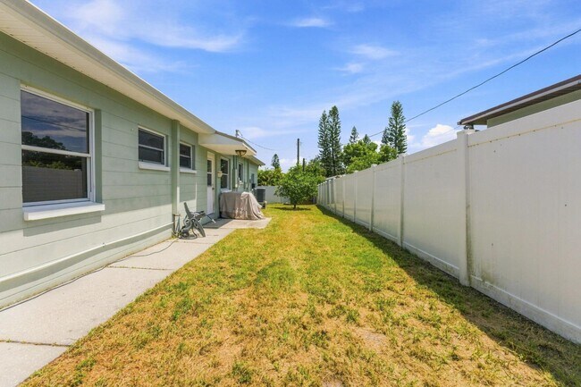 Building Photo - 1840 54th Ave N