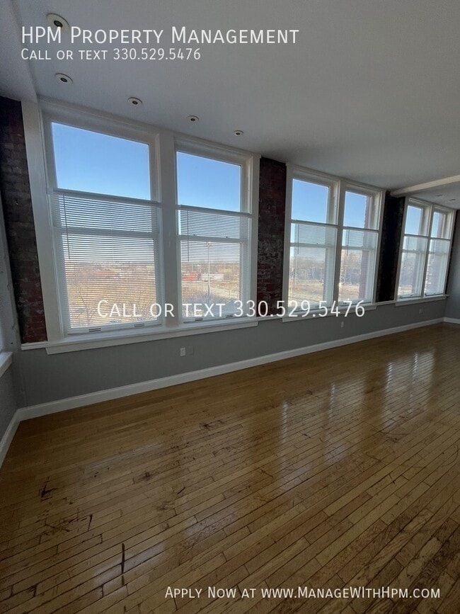 Building Photo - 2404 Prospect Ave E