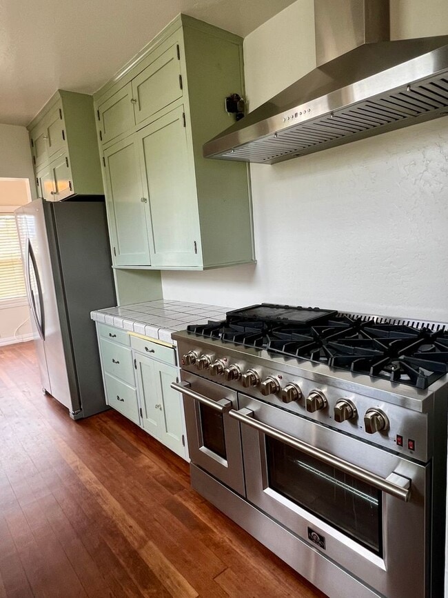 Building Photo - *** JUST REDUCED & MOVE- IN SPECIAL *** 3 Bedroom, 2 Bathroom charming Craftsman Style Home nestl...