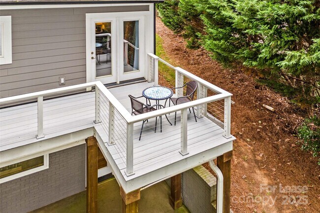 Building Photo - 9598 Riviera Dr
