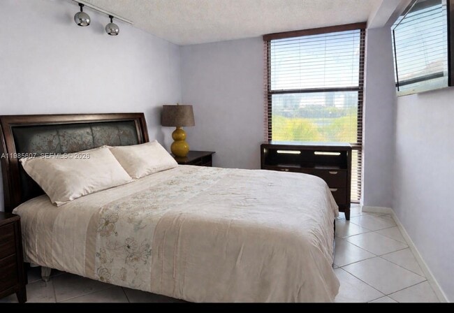 Building Photo - 3675 N Country Club Dr