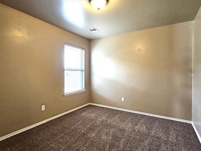 Building Photo - EVERYTHING YOU WANT IN A HOME! $500 OFF FI...