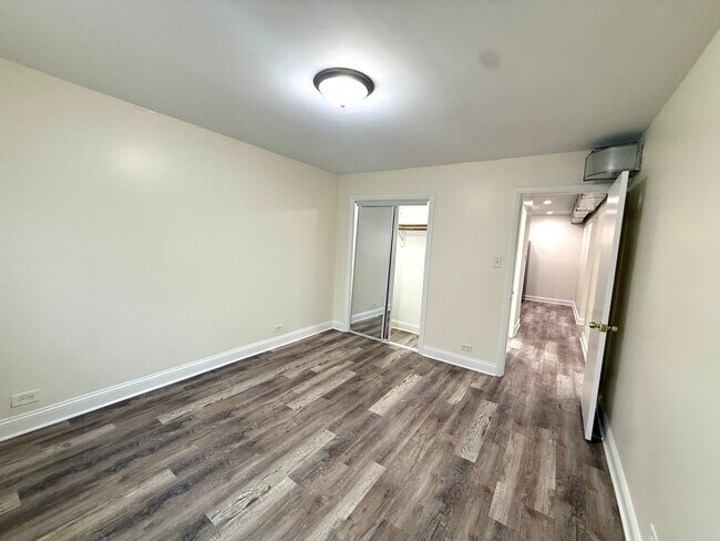 Building Photo - 11137 S Emerald Ave