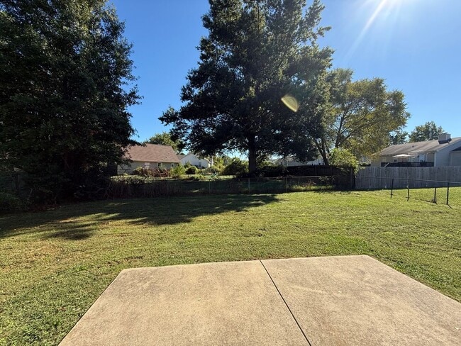 Building Photo - 3 Bedroom 2 Bathroom Home