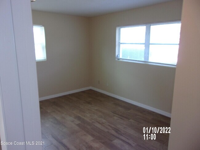 Building Photo - 1105 Myrtle Ln