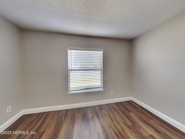 Building Photo - 1559 Guardian Dr