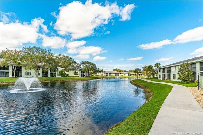 Building Photo - 1001 Sabal Ridge Cir