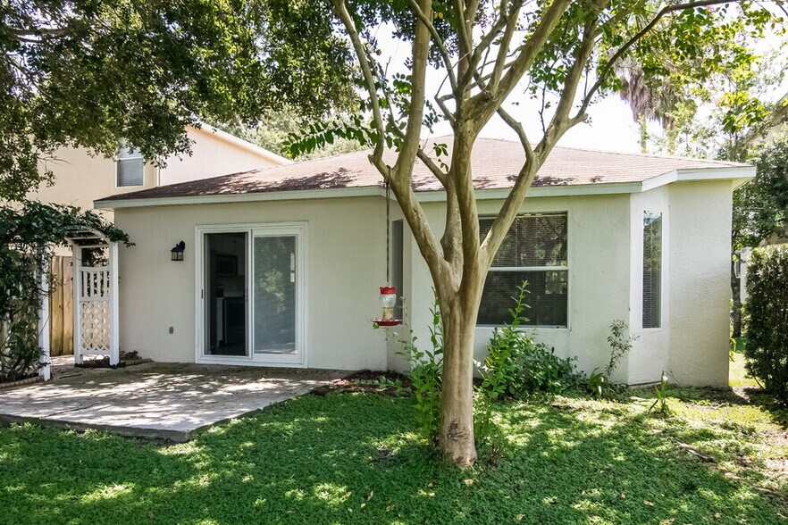 Building Photo - 1120 Lake Shore Ranch Dr