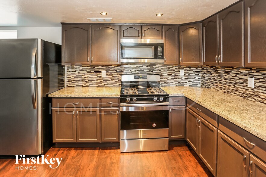 Building Photo - 8427 N 47th Dr