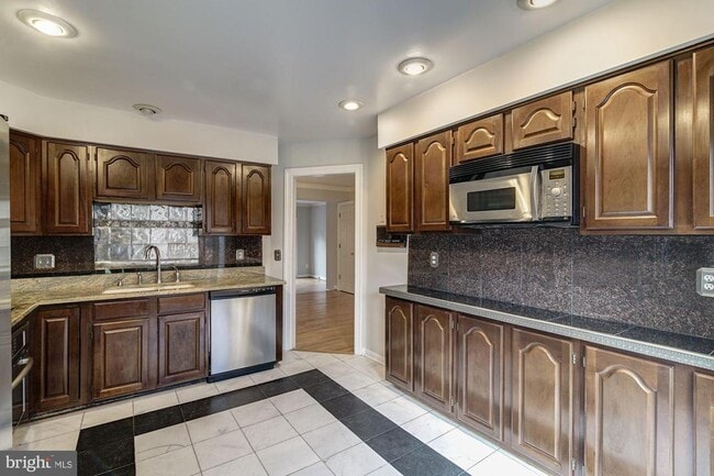 Building Photo - 2106 Patty Ln