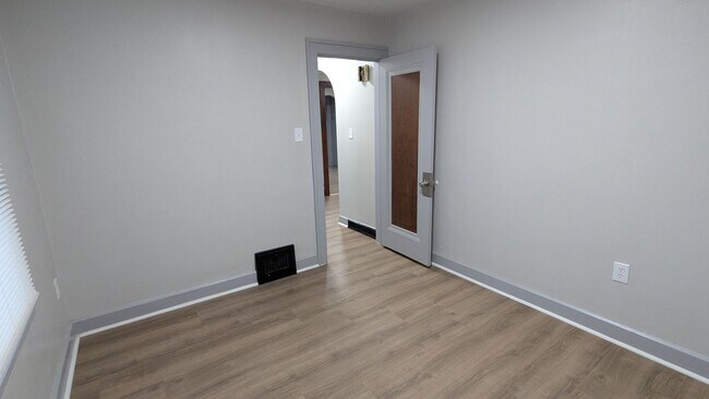 Building Photo - Charming 3 bedroom/1 bath home in the heart of Akron!