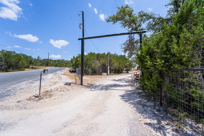 Building Photo - Texas Oaks