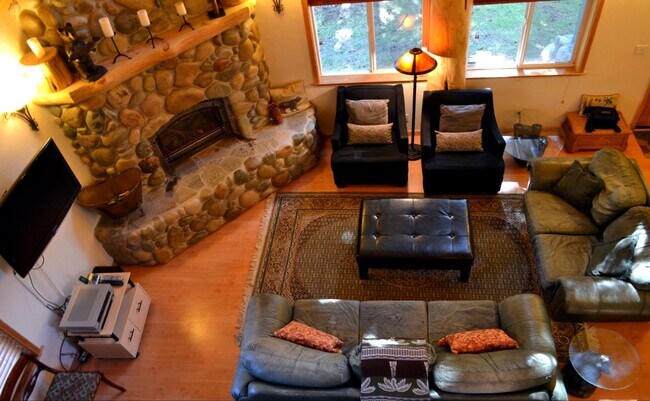 Building Photo - Sweet 2BD Cabin! Avail for a 3-6 month Winter lease! Available 12/01/25- 4/30/26