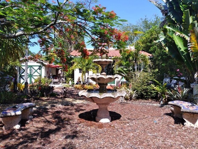 Building Photo - 1016 N E St