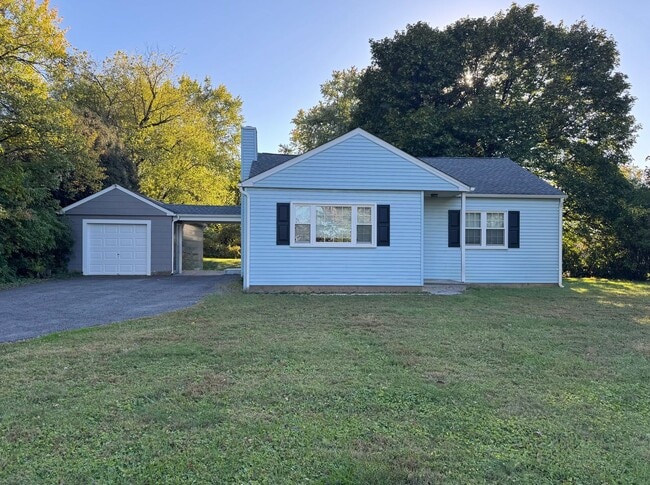 Building Photo - Beautiful Remodeled Ranch Home on 1/2 Acre...