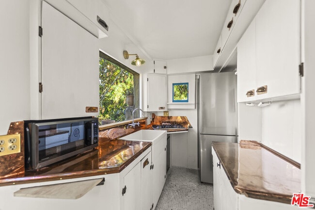 Building Photo - 1403 Avon Park Terrace