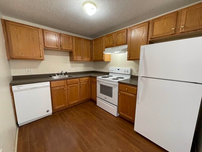 Building Photo - 96 Powers St