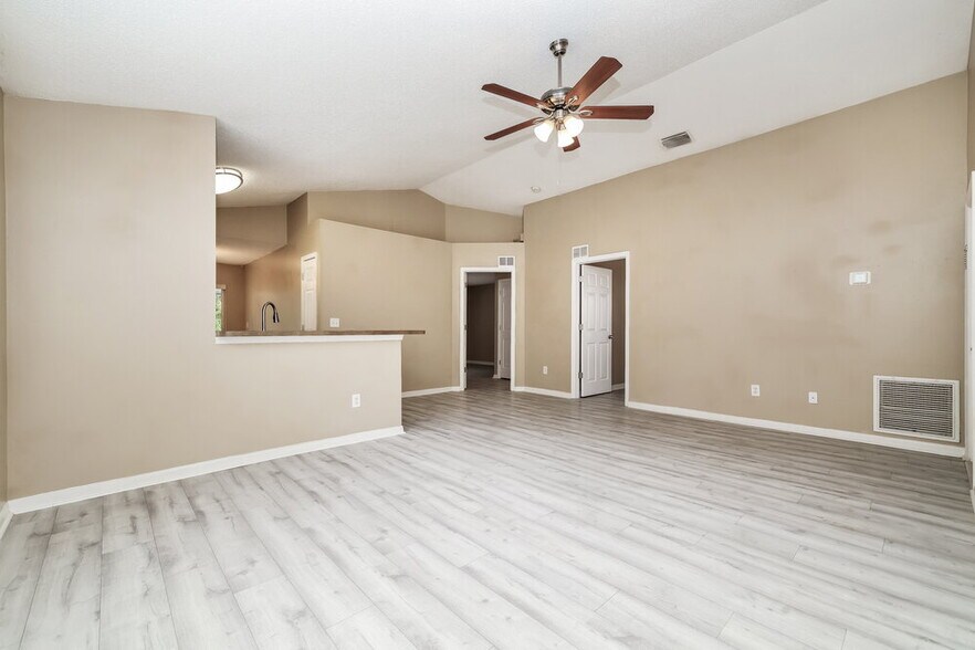 Building Photo - 6719 Summer Cove Dr