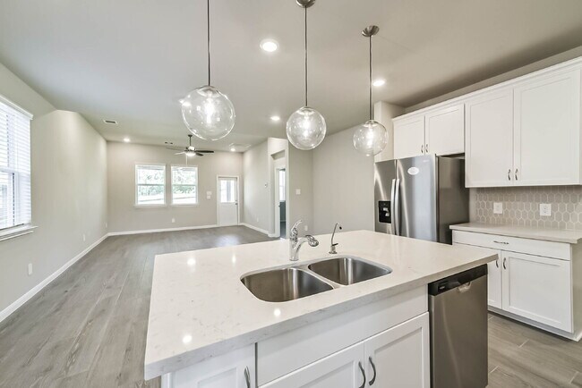 Building Photo - Experience luxury in this never-lived-in Beazer home located in the desirable Montgomery Ridge co...