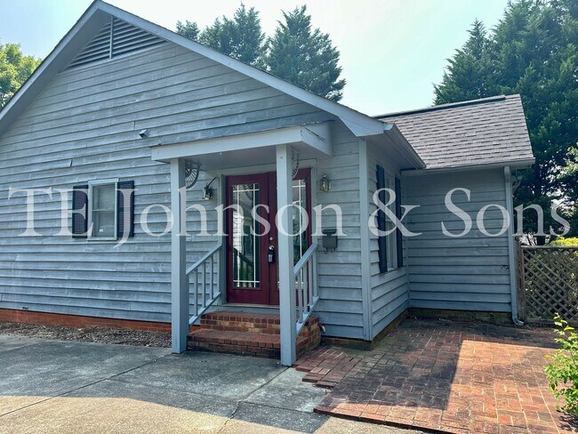 Building Photo - Charming 3-Bedroom Home with Rocking Chair Porch and Screened Back Patio