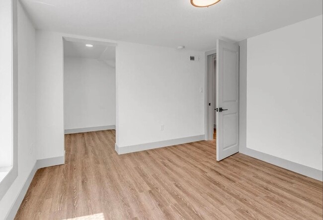 Building Photo - 634 Meade St
