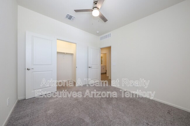 Building Photo - 4882 E Greenway Wash Dr