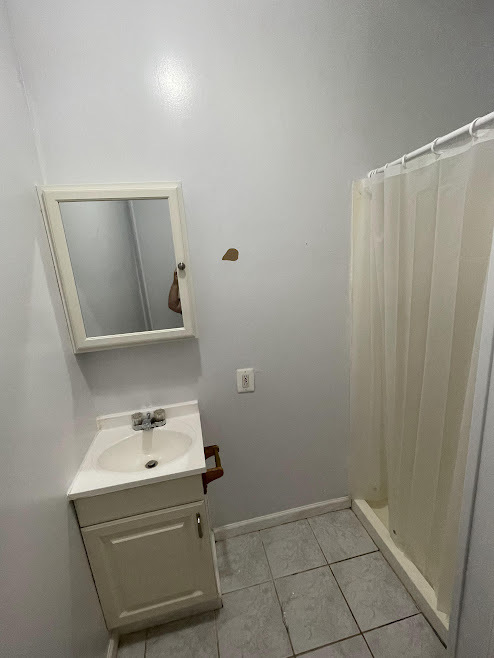 Bathroom - 1855 N Willington St