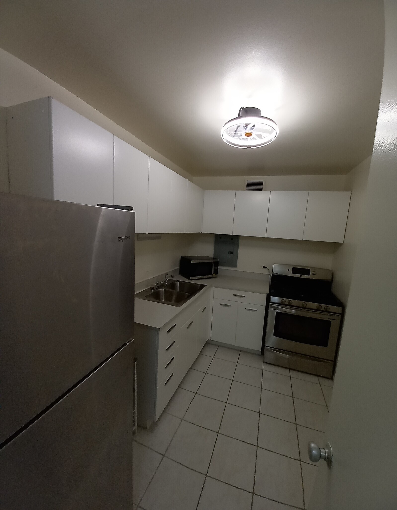 Building Photo - 1450 E 55th Pl