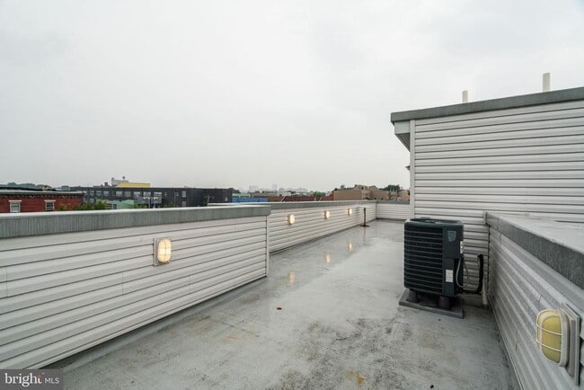 Building Photo - 2515 N Front St