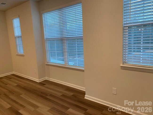 Building Photo - 12031 Remarque Rd