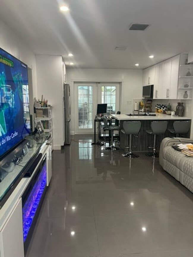 Building Photo - 5715 Cinnamon Dr