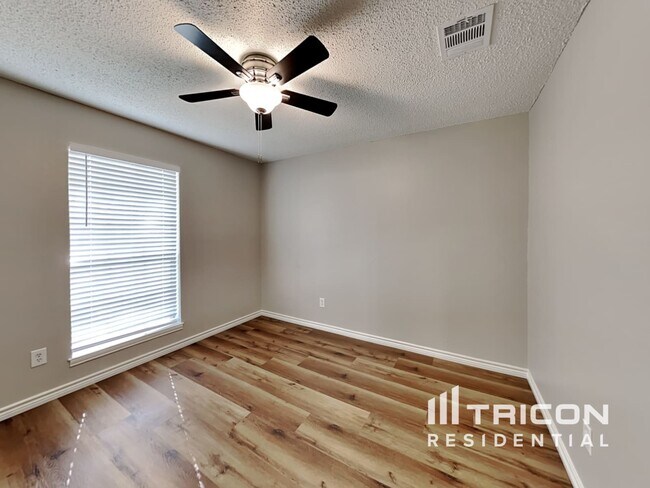 Building Photo - 6414 Willow Springs Dr