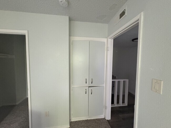 Building Photo - MOVE IN SPECIAL! $100 OFF FIRST 2 MONTHS OF RENT!!! 2 BEDROOM 1 BATH