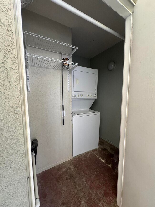 Building Photo - 78650 Ave 42
