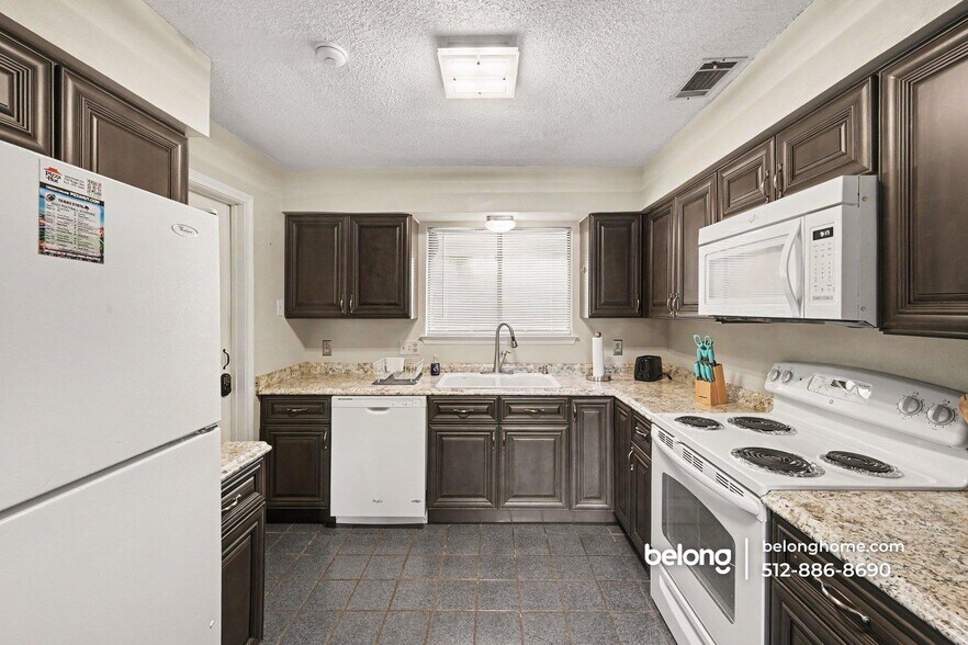 Building Photo - 426 Spring River Dr