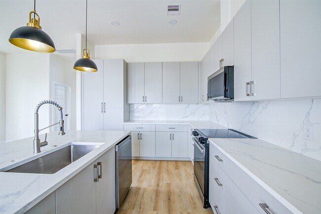 Building Photo - 4025 Avenue M