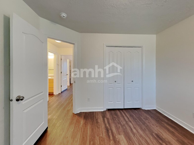Building Photo - 1315 W Verbena Dr