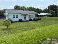 Building Photo - 130 Ivanhoe Ln