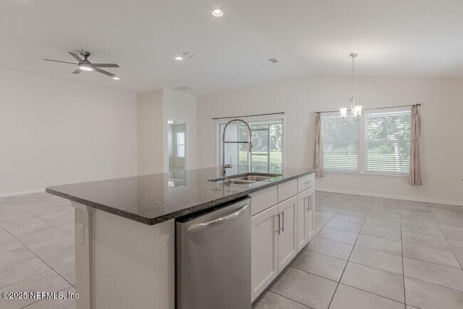Building Photo - 12613 Itani Ct