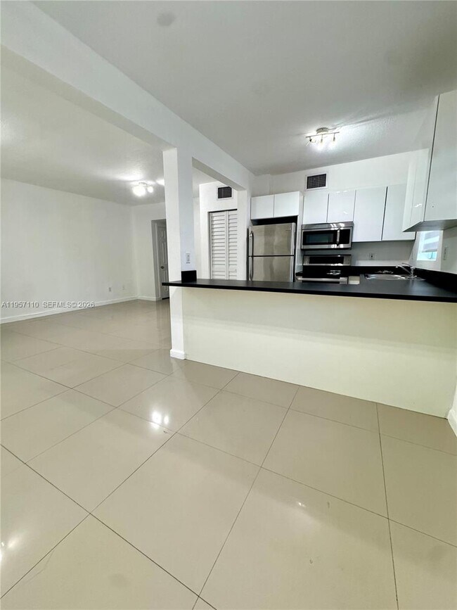 Building Photo - 8035 Crespi Blvd