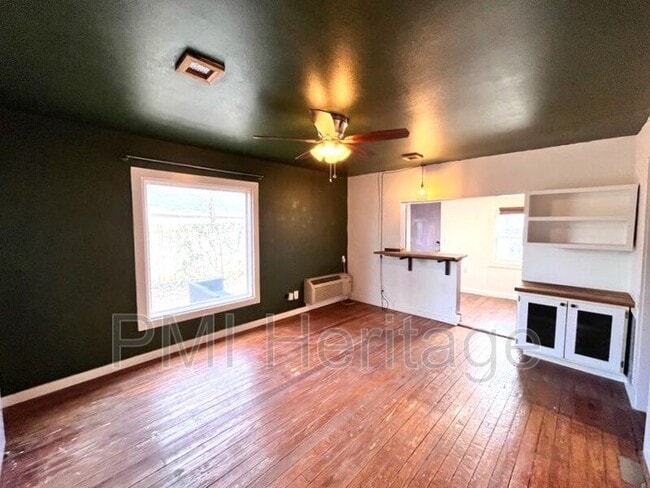 Building Photo - 122 W Pine St