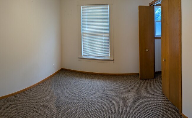Building Photo - 522 S Academy St