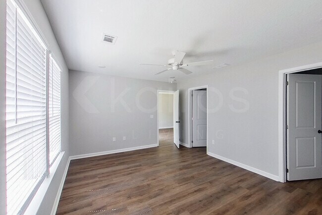 Building Photo - 10 Camper Cir