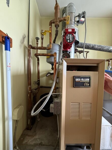 Building Photo - 111 Ewing St