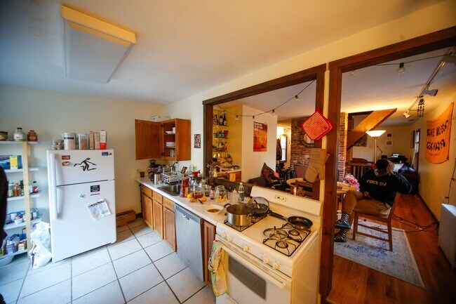 Building Photo - 107 Howe St