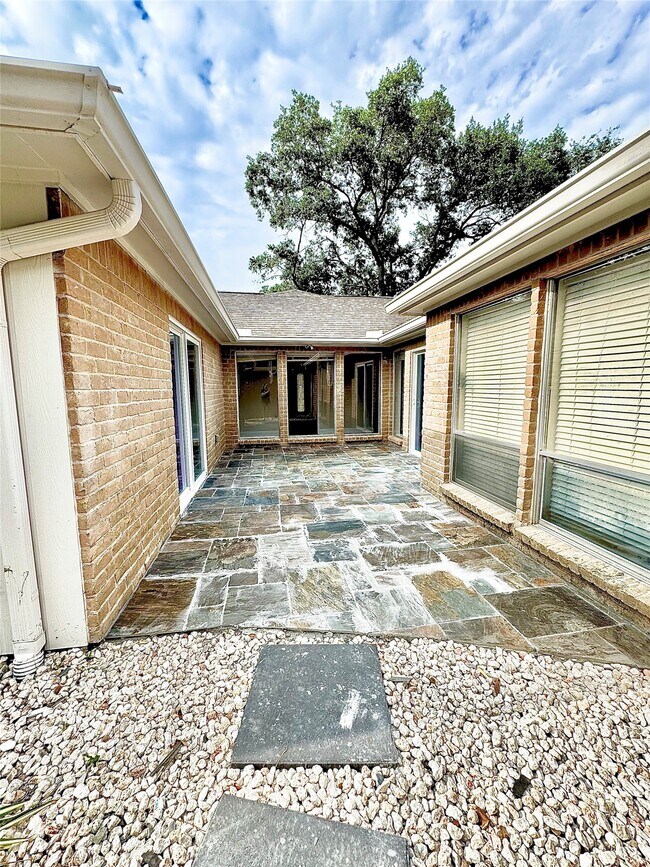 Building Photo - 14307 Piping Rock Ln