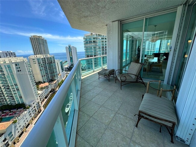 Building Photo - 16500 Collins Ave