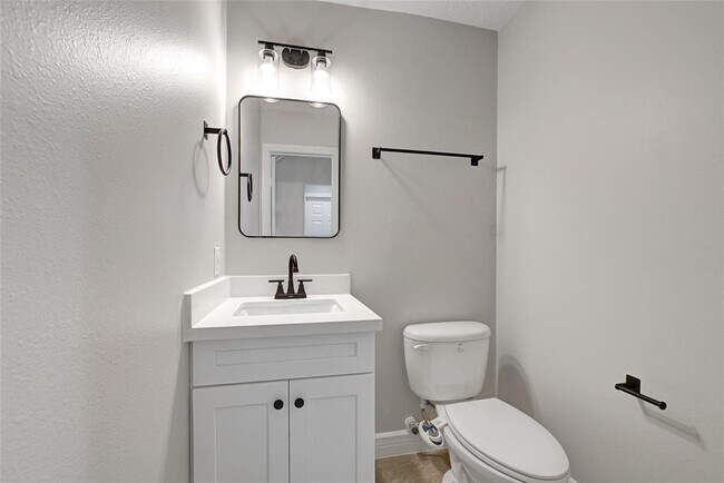 Building Photo - 5914 Shadow Creek Ct