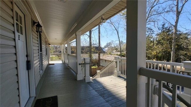 Building Photo - 425 Depre St