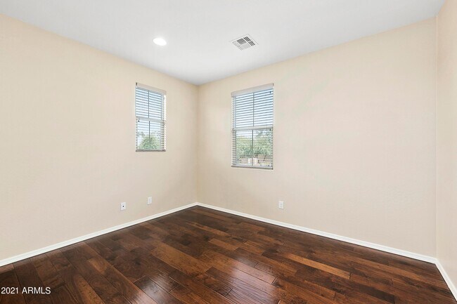 Building Photo - 4634 E Tierra Buena Ln